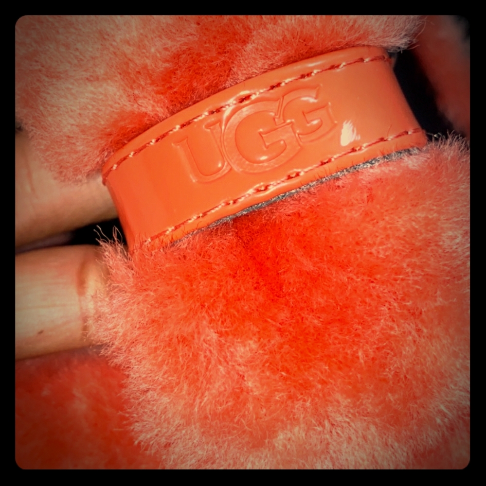 UGG Fuzz Yeah Slides🧡❤️